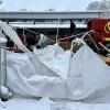 Am Sonntagmorgen erlebten die Helfer des Adventsmarkts der Feuerwehr Hergensweiler eine böse Überraschung. Der schwere, nasse Schnee, der in der Nacht gefallen war, hatte zahlreiche Zelte einstürzen lassen. Auch in Lindenberg im Allgäu fiel über Nacht 26 Zentimeter Neuschnee.