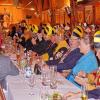 Ein Internationales Treffen des Männerbundes "Schlaraffia bey den Sieben Schwaben" mit 300 Gästen fand in der Dampfsäg in Sontheim statt. Dieser Männerbund wurde schon 1859 in Prag gegründet und hat ein hehres Ziel, nämlich der Kunst, dem Humor und der Freundschaft zu huldigen. Eingerahmt wird dies alles in ein Spiel, das aus Knappen, Junkern und Rittern besteht. Brechend voll war am Abend die Dampfsäg mit über 300 Gästen aus 44 "Reychen" aus ganz Deutschland, Österreich und der Schweiz.
Ein Abend mit den "Schlaraffia bey den Sieben Schwaben"
Der erste "Ambtliche Teil" des Festabends umfasste die Begrüßung der Mitglieder und die Einweihung der Festburg mit Schwert und Orden durch den "Fungierenden Oberschlaraffen des Äußern". Danach folgte die Begrüßung und es wurde die blaue Kerze als Zeichen der schlaraffischen Freundschaft entzündet. Nach der "Schmuspause" kam der "Nicht Ambtliche Teil" fungiert durch den Oberschlaraffen des Inneren mit der Geburtstagshymne und einigen humorvollen und lehrreichen Darbietungen einiger "Ritter". Die Darbietungen wurden zwischendurch immer wieder begleitet vom "Altschlaraffischem Orchester" sowie anerkennenden Lulu-Rufen der Menge. Am Ende wurde die blaue Kerze der Freundschaft wieder gelöscht und die Schlaraffen verließen sichtlich zufrieden das Fest.