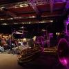 Unter normalen Umständen treten die Ganes stets als Frauentrio auf, doch bei ihrem umjubelten Konzert in der Kultbox fehlte die dritte Gana aufgrund einer Kinderpause. Für sie sprangen der Tubist Johannes Bär ein und der Gitarrist Raffael Holzhauser.
Gesang in seltener Sprache
Die Ganes singen ihre Lieder auf Ladinisch, eine Dolomitensprache, die nur etwa 30.000 Menschen beherrschen. Mit ihren Ethnopop-Stücken entführen sie die Hörer in fantastische Sagenwelten.