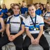 Am Mittwoch, den 5. Juni 2024 wurde der Junioren Europameister im Einzel Kunstradfahren Linus Weber SV Kirchdorf, mit den Trainern Stefan Raaf und Viktor Volk, Junior Maximilian Keller, 2er Juniorinnen Pia Schlichting und Jana Wager in der Turn- und Festhalle Kirchdorf von Kirchdorfs Bürgermeister Rainer Langenbacher sowie Freunden, Bekannten, Sponsoren und Sportlern empfangen. Auch der jüngste Nachwuchs im Kunstrad Team des SV Kirchdorf wurde bei der Vorstellung nicht vergessen.
Der Bürgermeister Langenbacher überreichte auch Geschenke an die Sportler. Junior Europameister Linus Weber bedankte sich bei den Trainern und Verantwortlichen im Verein und überreichte kleine Geschenke auch an die Mitstreiter im SV Kirchdorf Kunstrad Team. Musikalisch wurde die Veranstaltung von der Kirchdorfer Musikkapelle begleitet. Zum Abschluss wurden die Sportler und Gäste noch zu einem von der Gemeinde gesponserten Imbiss und Getränken vom Sportverein eingeladen.