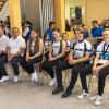 Am Mittwoch, den 5. Juni 2024 wurde der Junioren Europameister im Einzel Kunstradfahren Linus Weber SV Kirchdorf, mit den Trainern Stefan Raaf und Viktor Volk, Junior Maximilian Keller, 2er Juniorinnen Pia Schlichting und Jana Wager in der Turn- und Festhalle Kirchdorf von Kirchdorfs Bürgermeister Rainer Langenbacher sowie Freunden, Bekannten, Sponsoren und Sportlern empfangen. Auch der jüngste Nachwuchs im Kunstrad Team des SV Kirchdorf wurde bei der Vorstellung nicht vergessen.
Der Bürgermeister Langenbacher überreichte auch Geschenke an die Sportler. Junior Europameister Linus Weber bedankte sich bei den Trainern und Verantwortlichen im Verein und überreichte kleine Geschenke auch an die Mitstreiter im SV Kirchdorf Kunstrad Team. Musikalisch wurde die Veranstaltung von der Kirchdorfer Musikkapelle begleitet. Zum Abschluss wurden die Sportler und Gäste noch zu einem von der Gemeinde gesponserten Imbiss und Getränken vom Sportverein eingeladen.
