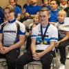 Am Mittwoch, den 5. Juni 2024 wurde der Junioren Europameister im Einzel Kunstradfahren Linus Weber SV Kirchdorf, mit den Trainern Stefan Raaf und Viktor Volk, Junior Maximilian Keller, 2er Juniorinnen Pia Schlichting und Jana Wager in der Turn- und Festhalle Kirchdorf von Kirchdorfs Bürgermeister Rainer Langenbacher sowie Freunden, Bekannten, Sponsoren und Sportlern empfangen. Auch der jüngste Nachwuchs im Kunstrad Team des SV Kirchdorf wurde bei der Vorstellung nicht vergessen.
Der Bürgermeister Langenbacher überreichte auch Geschenke an die Sportler. Junior Europameister Linus Weber bedankte sich bei den Trainern und Verantwortlichen im Verein und überreichte kleine Geschenke auch an die Mitstreiter im SV Kirchdorf Kunstrad Team. Musikalisch wurde die Veranstaltung von der Kirchdorfer Musikkapelle begleitet. Zum Abschluss wurden die Sportler und Gäste noch zu einem von der Gemeinde gesponserten Imbiss und Getränken vom Sportverein eingeladen.