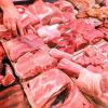 Für Verbraucher in Europa könnte zum Beispiel Fleisch günstiger werden. (Archivbild)