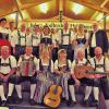 Viele Sänger und Musikanten kommen zum Gratulieren