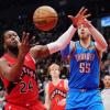 Isaiah Hartenstein (r) dominated the Oklahoma City Thunder's Sieg Seiner against the Toronto Raptors with 16 rebounds under the mark.