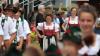 Der Festumzug der Feuerwehr Fischen anlässlich ihres 150-jährigen Jubiläums sprengte alle Vorstellungen. 44 Gruppen mit mehr als 1.000 Teilnehmern waren beim Umzug dabei. Laut dem 1.Vorstand Anton Schöll besuchten rund 10.000 Besucher den Festumzug. Das Zelt war nach dem Umzug prall gefüllt. Für Unterhaltung sorgten die Blaskapelle Fischen und das Riedberg Quintett.