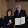 Seehofer zeichnet Irene Epple-Waigel aus