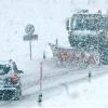 In Seitenstraßen schiebt der Bauhof Kaufbeuren oft Schnee auf geräumte Gehwege
