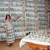 Maria-Rosa Kahle aus Christazhofen hat 820 Tassen und 500 Kannen im Schrank
