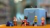 Kinder können Tonie-Figuren auf eine Tonie-Box stellen, dann wird ein Hörspiel, ein Hörspiel oder Musik abgespielt. Kinder können Tonie-Figuren auf eine Tonie-Box stellen, dann wird ein Hörspiel, ein Hörspiel oder Musik abgespielt.
