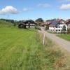 Kleines Neubaugebiet als Lückenschluss im Ortsteil Riedholz der Gemeinde Maierhöfen