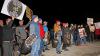 Rund 300 Menschen haben am Mittwoch beim Politischen Aschermittwoch der Grünen in Fischen im Allgäu demonstriert.