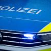 Die Polizei hat drei Tatverdächtige gefasst, nachdem sie einen jungen Mann in Salach ausgeraubt hatten. (Symbolbild)
