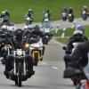 Ölfleck-Anschlag: Motorradkorso in Markt Rettenbach für toten Kameraden