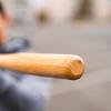 In Dornbirn hat ein Mann eine 15-jährige Jugendliche mit einem Baseballschläger angegriffen und schwer verletzt. 