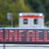 Einen Unfall verursacht hat am Freitag eine 75-jährige Autofahrerin in Buchloe. Sie geriet aus bisher ungeklärter Ursache in den Gegenverkehr. (Symbolfoto)