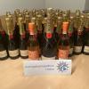 Auf der A96 hat die Polizei in einem Auto zahlreiche teure Champagner-Flaschen gefunden.