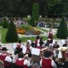 Musikkapelle Lautrach spielt im Schlosspark mit hervorragende Akustik