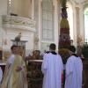In Pfronten wird Tradition gepflegt: Pfarrer Leumann weiht Kräuter-Sangen