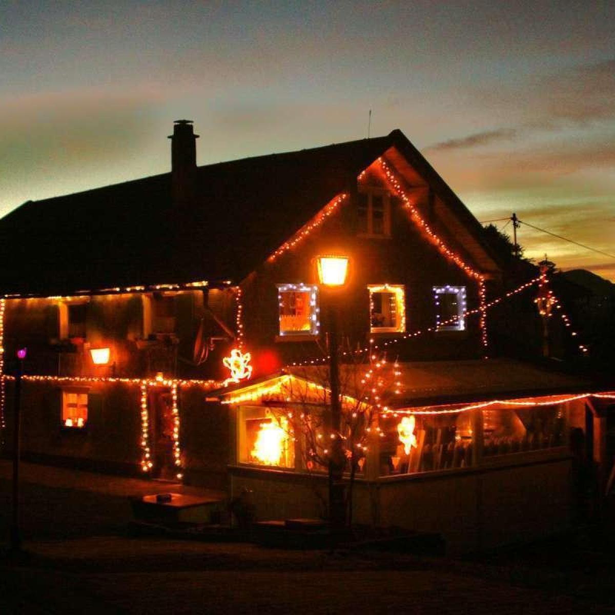 1.000 Lichter zu Weihnachten: Sulzberger beleuchtet sein Haus