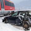 Nach Kollision mit Zug in Pfronten Steinach: Autofahrer (35) laut Polizei nur leicht verletzt