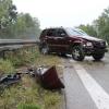 Auto schleudert auf B19 bei Burgberg in Leitplanke