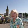 Wegen einer Verletzung an einer Rose sitzt Gertrud Hillebrecht (77) aus Lindau heute im Rollstuhl
