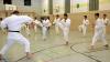 Jugenliche Flüchtlinge machen bei Karate-Training in Obergünzburg mit