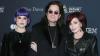 Kelly, Ozzy und Sharon Osbourne (v.l.) sind an Covid-19 erkrankt.