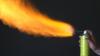 Eine Stichflamme hat in Aulendorf zwei Menschen verletzt. (Symbolbild)
