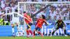 Diese Szene hat für den Aufreger in der EM gesorgt: Der spanische Spieler Marc Cucurella hat einen Torschuss mit der Hand abgewehrt. Dennoch kriegte die DFB-Mannschaft keinen Elfmeter. Ein Fehler, wie die UEFA nun zugibt. (Archivbild)