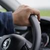 Auf der A7 bei Woringen hat ein Autofahrer durch Sekundenschlaf einen Unfall verursacht. Der 24-Jährige war kurz eingenickt und gegen ein Auto und die Leitplanke gekracht. Eine Autofahrerin wurde dabei verletzt. (Symbobild)