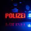 Wegen versuchten Totschlags ermittelt die Polizei in Augsburg gegen einen 21-jährigen Mann. Er verursachte am Freitag wohl absichtlich einen Verkehrsunfall. (Symbolfoto)