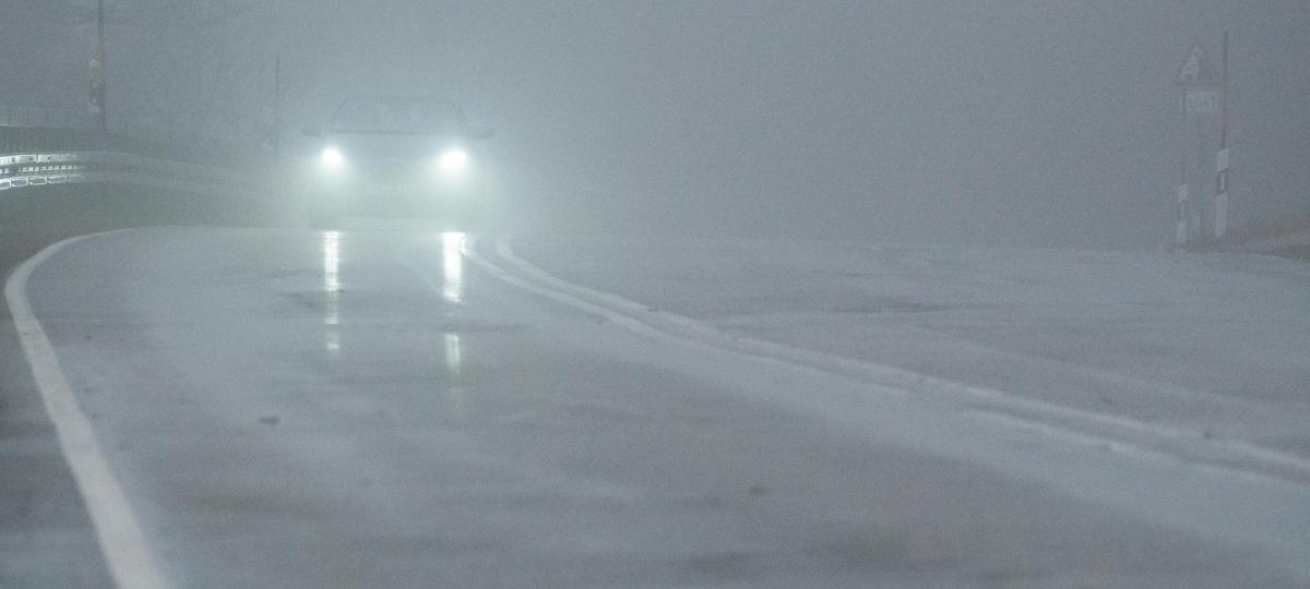 Bei Nebel von Straße abgekommen - Auto stürzt in Tirol 100 Meter in die Tiefe