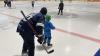 Am kommenden Montag starten die EV Lindau Islanders wieder ihr Learn-2-Skate-Ausbildungsprogramm für kleine Schlittschuhläufer. Dabei bringen Trainer Kindern die Basics des Schlittschuhlaufens bei.