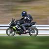 Lkw verliert Stahlträger auf der B16 bei Stötten am Auerberg - Motorradfahrer kann nicht mehr ausweichen