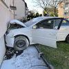 Am Montagvormittag verlor ein 91-jähriger Mann in Sonthofen die Kontrolle über sein Auto und krachte frontal gegen eine Hauswand.