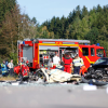 Bei Krumbach hat sich am Donnerstag ein tödlicher Unfall ereignet. Ein Auto stieß gegen einen Lkw. Der Autofahrer kam ums Leben. Der Lkw-Fahrer wurde schwer verletzt.