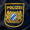 Ein Ruhestörer hat in der Nacht auf Sonntag Polizeibeamte angegriffen. Die Polizei wollte den Mann verwarnen, als er sich jedoch provozierend und renitent verhielt, sollte er in Gewahrsam genommen werden. Dagegen wehrte er sich so heftig, dass er einen der Beamten verletzte. (Symbolbild)