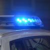 Zu einem Unfall in Illertissen (Landkreis Neu-Ulm) rückte die Polizei am Donnerstagnachmittag aus. Ein Lkw-Fahrer war mit einem Auto zusammengekracht, wollte anschließend aber nicht zur Unfallaufnahme bleiben. (Symbolfoto)