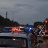 Auf der A96 bei Kißlegg ist ein Autofahrer wohl aus gesundheitlichen Gründen gegen die Mittelleitplanke gekracht. Eine Mitfahrerin griff vom Rücksitz aus ein und steuerte den Wagen nach rechts, wo er gegen die andere Leitplanke stieß. Glücklicherweise blieb es bei dem Unfall bei einem Sachschaden. (Symbolbild)