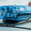 Mitten am Tag ist ein Unbekannter in eine Praxis in Kressbronn eingebrochen. Eine Angestellte überraschte den Täter, der daraufhin vom Tatort floh. Die Polizei bittet jetzt um Zeugenhinweise, insbesondere zu einem verdächtigen Fahrzeug, dass in der Nähe des Tatortes geparkt war. (Symbolbild)