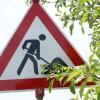 In Lindau wird die Aneggerstraße vom 20. März bis Ende Juni gesperrt. In der Zeit wird die Fahrbahn saniert und neue Leitungen verlegt. (Symbolbild)