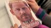 Die mit Spannung erwartete Autobiografie des britischen Prinzen Harry ist nach Angaben britischer Medien in Spanien versehentlich bereits am Donnerstag in den Handel gelangt. Eigentlich sollte das Buch erst am 10. Januar erscheinen.