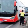 Ein rumänischer Businsasse führte einen Schusswaffe mit, die 2017 in Italien gestohlen wurde. Die Bundespolizei hat den polizeibekannten Mann bei Grenzkontrollen an der Inntalautobahn verhaftet.