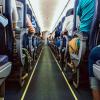 Während eines Fluges benahm sich ein Passagier derart daneben, dass die Kabinencrew die Polizei am Allgäu Airport alarmieren musste. Der Kroate hatte mitgebrachten Alkohol getrunken und die Anweisungen der Besatzung missachtet. (Symbolbild)