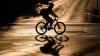 Ein Autofahrer hat am Dienstag eine 14-jährige Fahrradfahrerin angefahren und ist anschließend geflüchtet. (Symbolfoto)