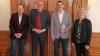 Bei der Feierstunde zur Amtseinführung des neuen Leiters der Stadtwerke Memmingen, Marcus Geske (2.v.r.), im Rathaus sind Bürgermeister Dr. Hans-Martin Steiger (v.l.), Oberbürgermeister Manfred Schilder und Bürgermeisterin Margareta Böckh dabei.