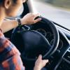 Ein 19-jähriger Fahrer bekommt nach der Flucht vor einer unbekannten Gruppe jetzt selber Ärger. Der junge Mann war direkt zur Polizeistation gefahren, um seine Verfolger abzuschütteln. Die Polizisten entdeckten jedoch, dass das Opfer nicht ganz unschuldig war. Unter anderem war er unter Drogeneinfluss gefahren. (Symbolbild)