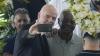 Bei der Aufbahrung der verstorbenen Fußball-Legende Pelé machte FIFA-Präsident Gianni Infantino am Sarg Selfies unter anderem mit dem ehemaligen Spieler Lima. 
